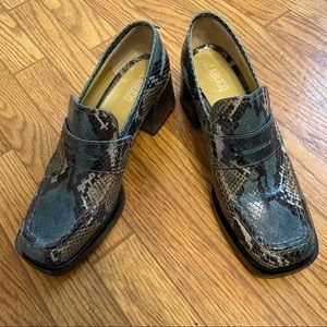 Labucq Kitty Loafer in Olive Python size 10